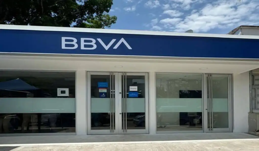 BBVA anuncia transferencias inmediatas gratis entre bancos de Colombia BBVA fachada Inírida.