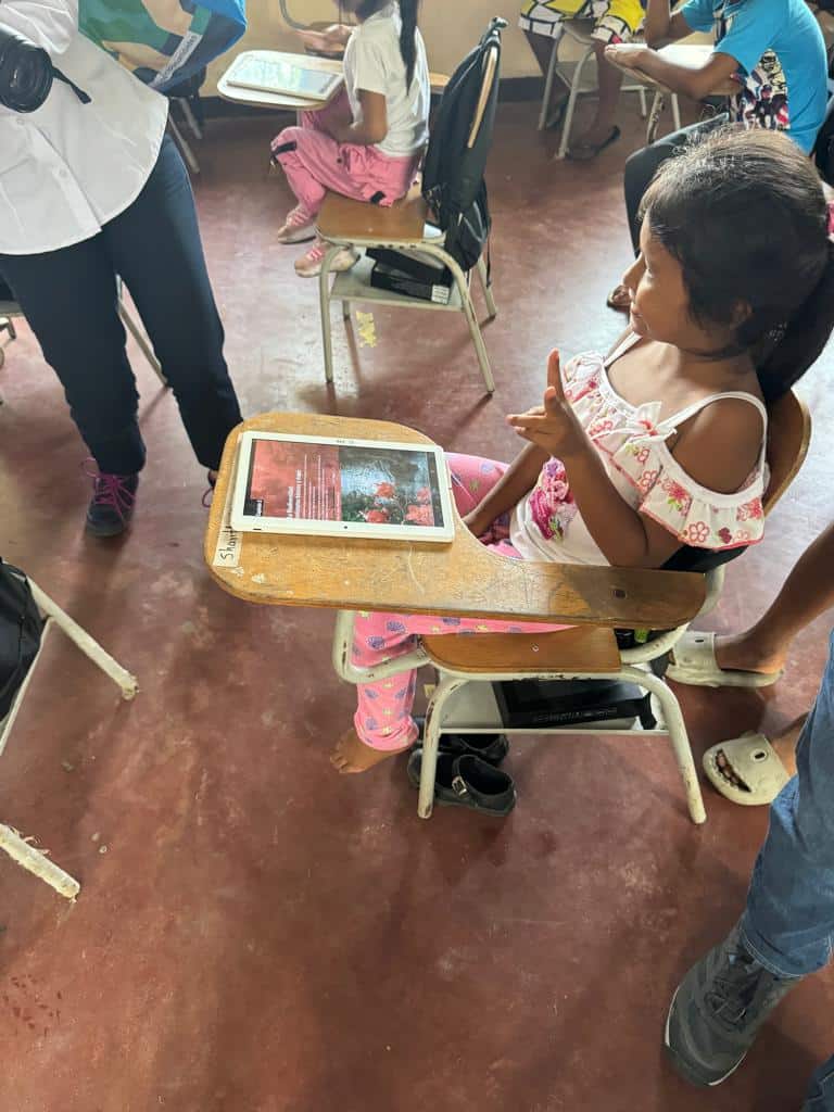 BBVA llega continua llevando educación.