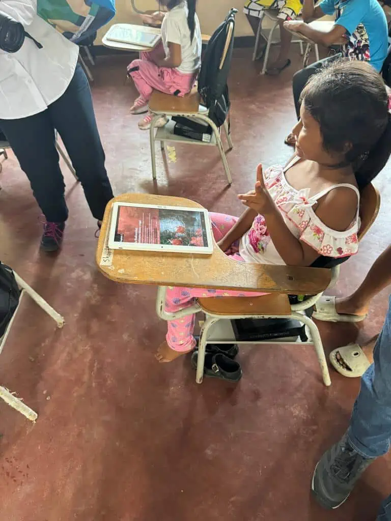 BBVA amplía su programa social de apoyo a la educación en Colombia BBVA llega continua llevando educación.