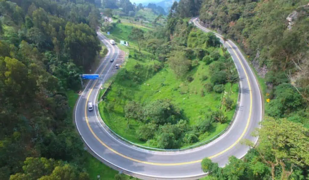 Se acaba millonaria concesión vial a las afueras de Bogotá: ¿qué sigue ahora? Concesiones CCFC de la vía Bogotá - Los Alpes