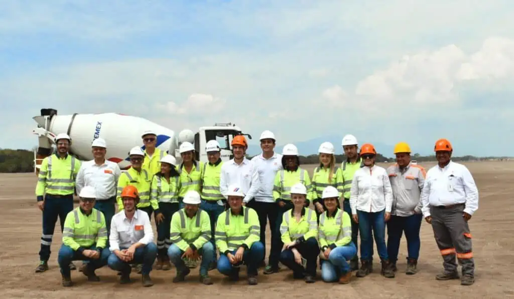 Planta principal de Cemex en Colombia operará con energía solar de Celsia Equipos Celsia y Cemex