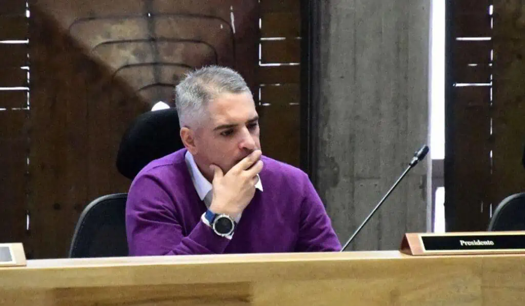 "Presidente Petro, no le estamos pidiendo plata": Gobernador de Antioquia pide obras para terminarlas Andrés Julián Rendón, gobernador de Antioquia, habla del impuesto de seguridad