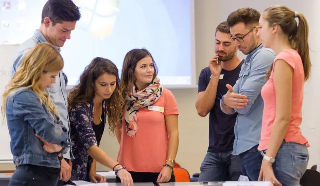 Icetex anuncia nuevas becas para maestrías en Europa Becas Icetex Europa