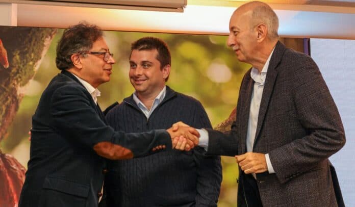 Presidente Gustavo Petro, empresario Gabriel Gilinski y presidente de Nutresa, Carlos Ignacio Gallego