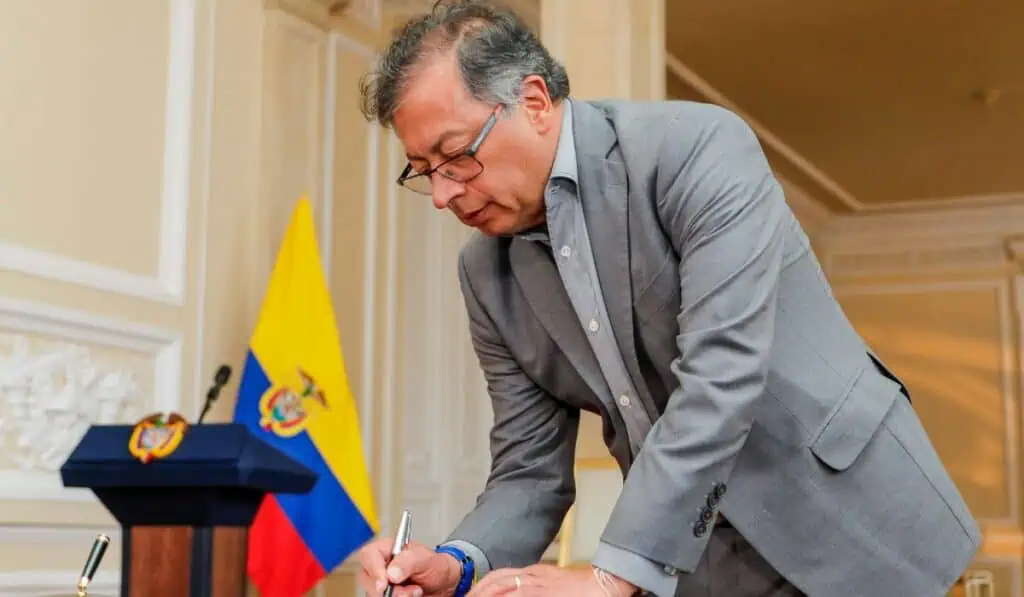 Presidente Petro confirma entrega de tierras de Argos en Montes de María Gustavo Petro