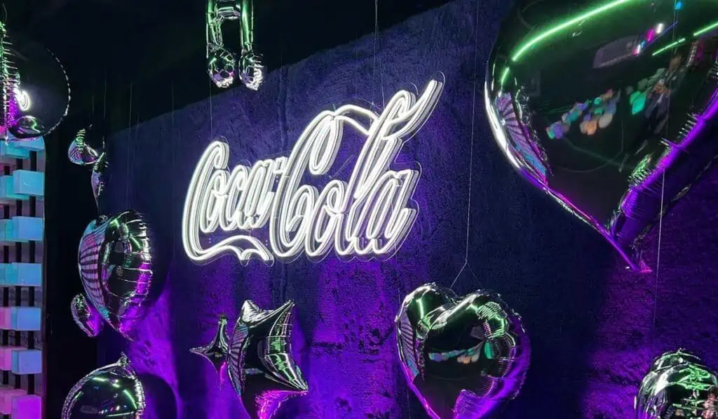 Coca Cola Creations lanza el mundo K-Wave en edición limitada Coca-Cola Creations lanza el mundo K-Wave en edición limitada