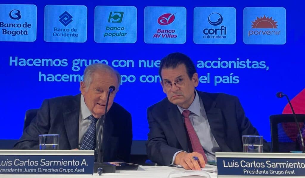 Luis Carlos Sarmiento Angulo y Luis Carlos Sarmiento Gutiérrez en Asamblea de Grupo Aval