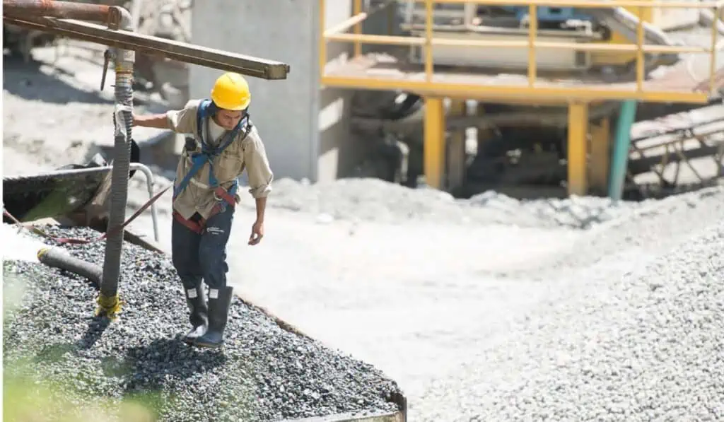 Definición del salario mínimo en Colombia se enfrenta a su primer gran debate: ¿Qué tanto trabajan los colombianos? salario mínimo en Colombia