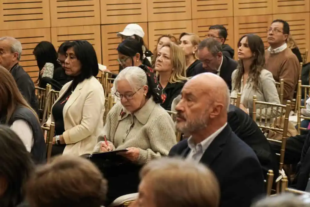 En 2024, adultos mayores con más oportunidades para su inclusión laboral y de emprendimiento Adultos mayores interesados en la iniciativa de Porvenir para emprender.