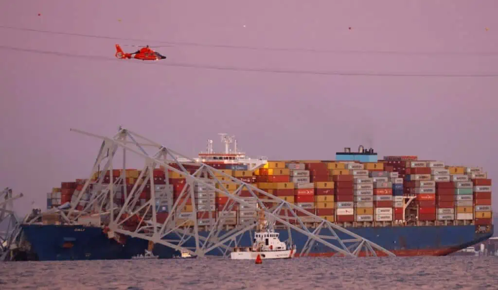 Biden ordena reconstruir el puente de Baltimore con dinero del Gobierno Puente de Baltimore colapsó tras choque con barco portacontenedores.