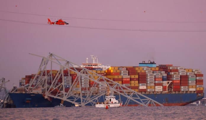 Puente de Baltimore colapsó tras choque con barco portacontenedores.