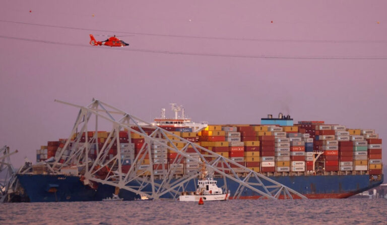 Puente de Baltimore colapsó tras choque con barco portacontenedores.