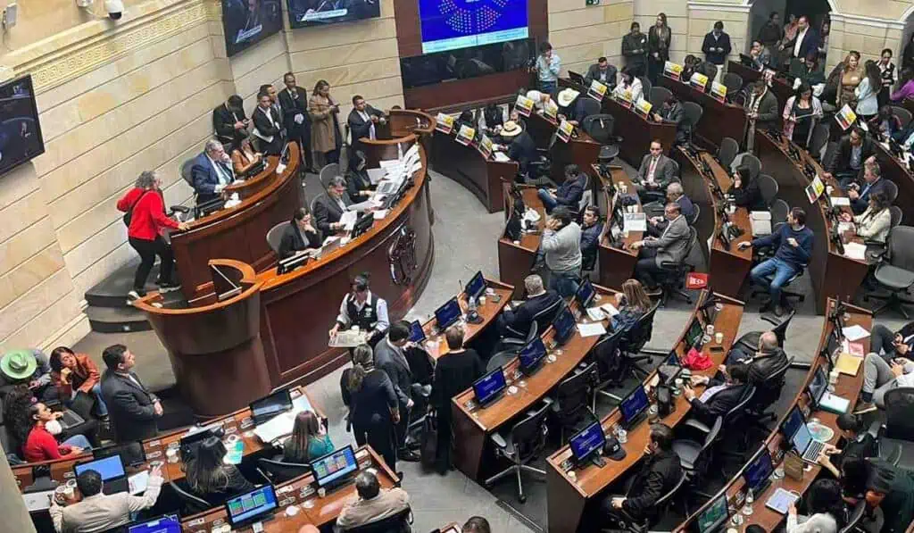 Radican ponencia para último debate de la reforma pensional de Petro Senado de la República.