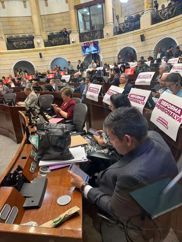 Plenaria del Senado vuelve a levantar debate de reforma pensional Plenaria del Senado vuelve a levantar debate de reforma pensional