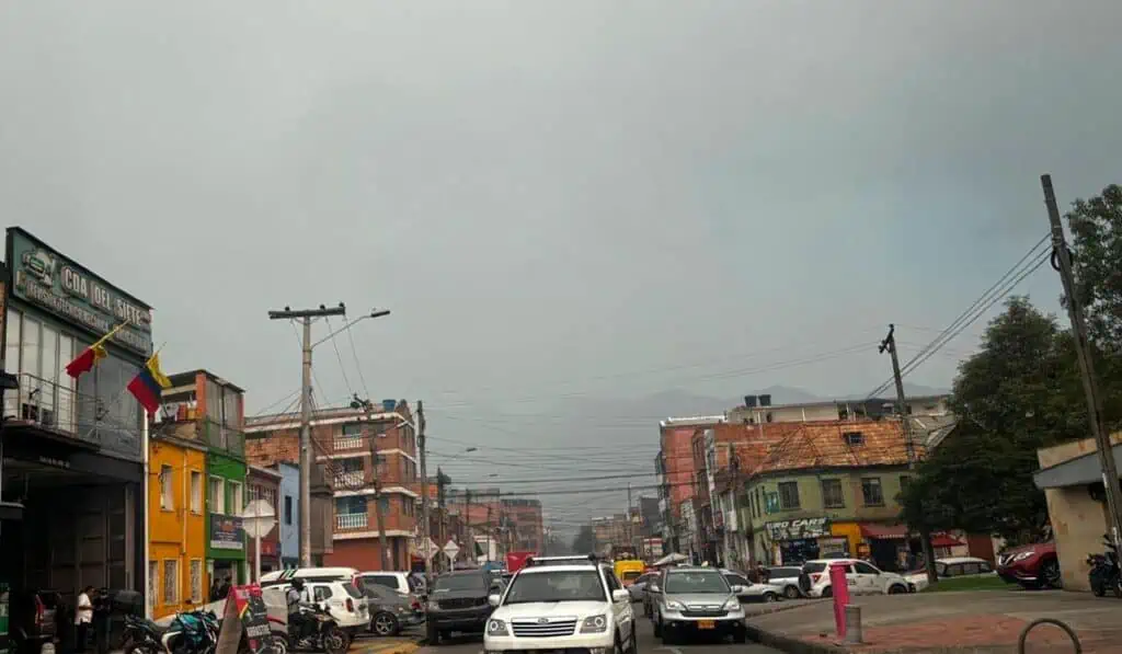 Densa nube de humo cubre gran parte de Bogotá: esto se sabe Densa nube de humo cubre gran parte de Bogotá: esto se sabe