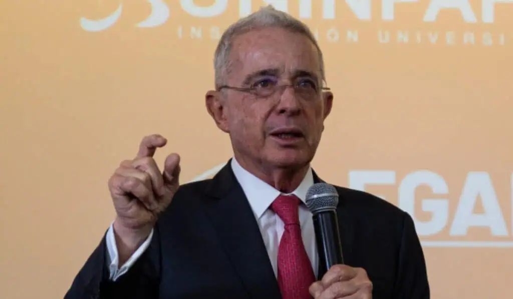 Fiscalía le imputa nuevo delito a Álvaro Uribe, expresidente de Colombia Álvaro Uribe