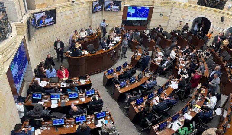 Bajar el salario de los congresistas en Colombia