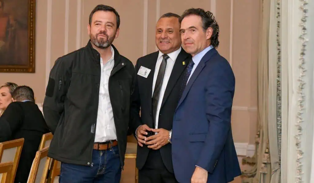 Entrevista | 'Fico' Gutiérrez habla de turismo, corrupción y planes para Medellín; alista novedades en Tigo-Une y EPM Federico Gutiérrez reunión Petro