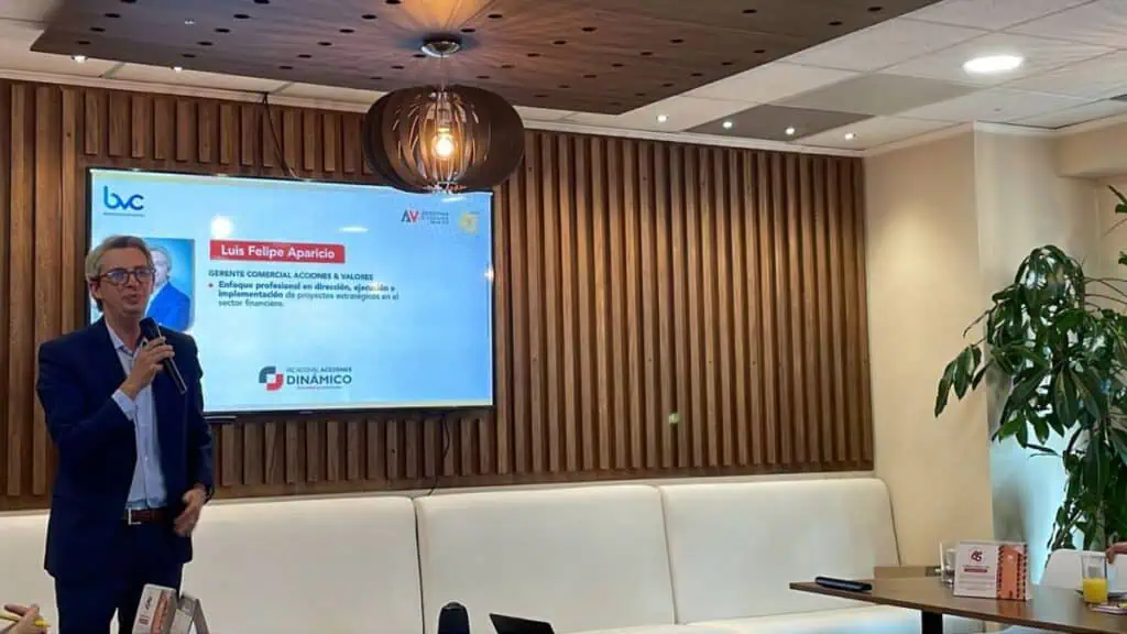Acciones & Valores vuelve a lanzar el Fondo Accival Acciones dinámico en Colombia Luis Felipe Aparicio, gerente comercial de Acciones & Valores