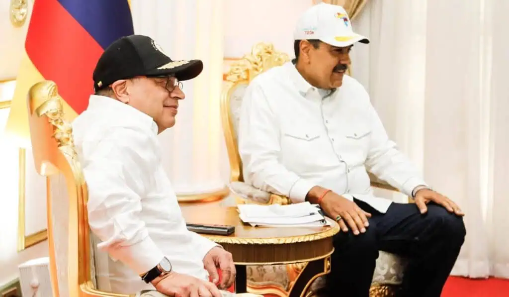 Petro dice que no asistirá a posesión de Maduro por falta de garantías a los Derechos Humanos Reunión de Gustavo Petro y Nicolás Maduro en Caracas