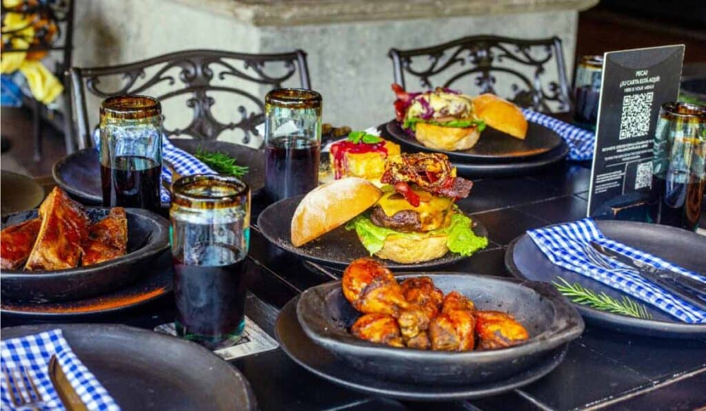 Gastronomía del hotel Movich en Las Lomas, Antioquia