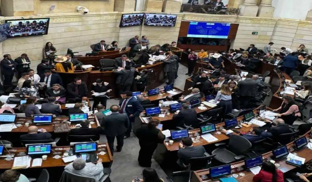 Reforma pensional: Senado levanta la sesión por falta de quórum Plenaria con Reforma pensional. Foto: Valora Analitik
