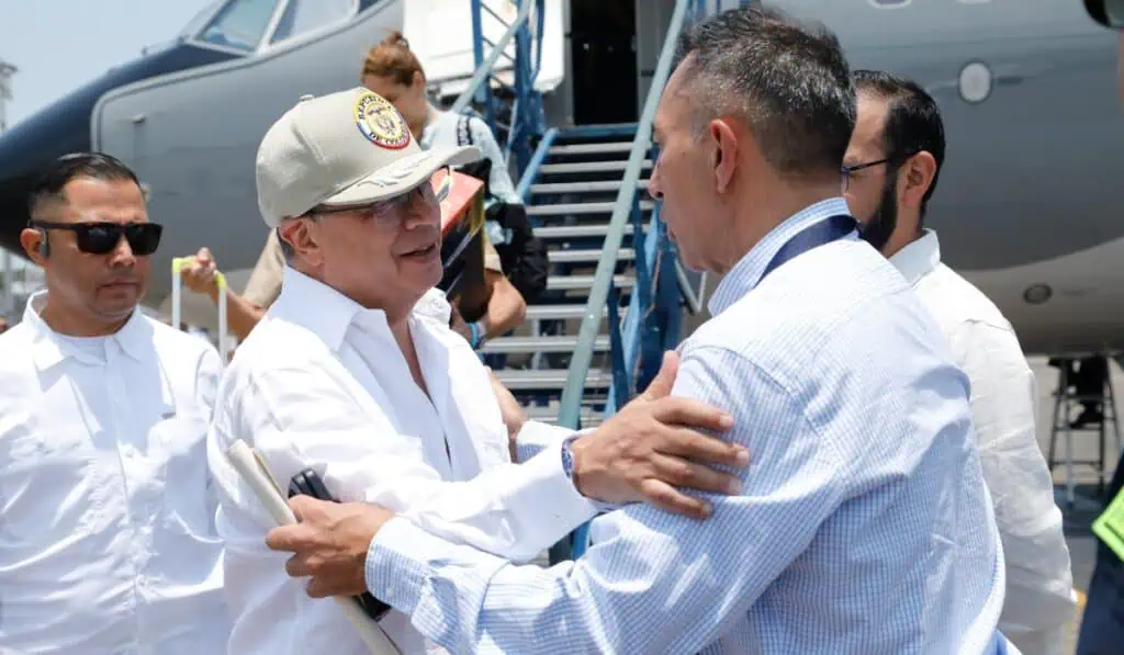 Citan a empresarios de Daily Cop para explicar presunta financiación a campaña Petro Presidente Gustavo Petro y Ricardo Roa, presidente de Ecopetol