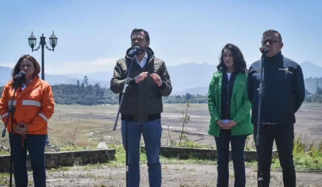 ¿Terminar con el racionamiento de agua en Bogotá?: Alcalde Galán responde Todo lo que debe saber del sistema Chingaza durante el racionamiento de agua en Bogotá.