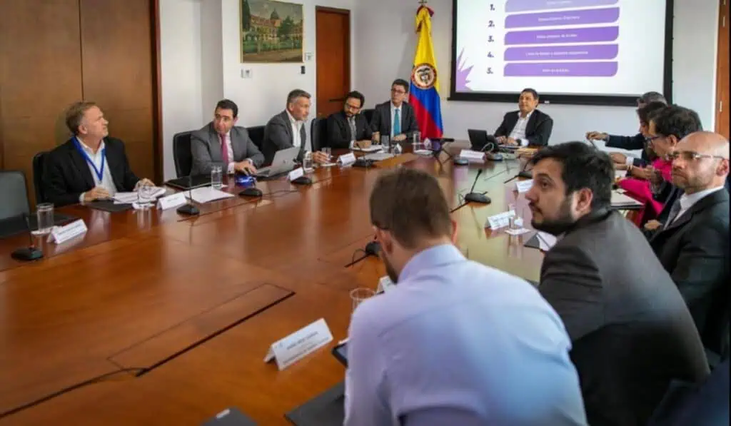 WOM y Gobierno Petro analizan salida a “dificultades de liquidez” para proteger a clientes y proveedores Reunión de ministro de las TIC con WOM