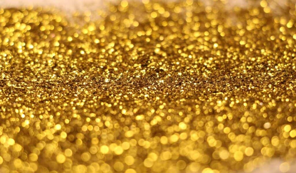 Precio del oro alcanzó récord histórico impulsado por la incertidumbre económica y tensiones políticas