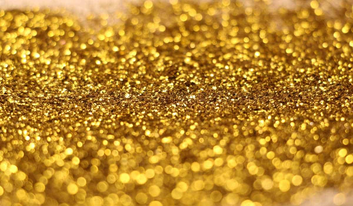 Precio del oro alcanzó récord histórico impulsado por la incertidumbre económica y tensiones políticas