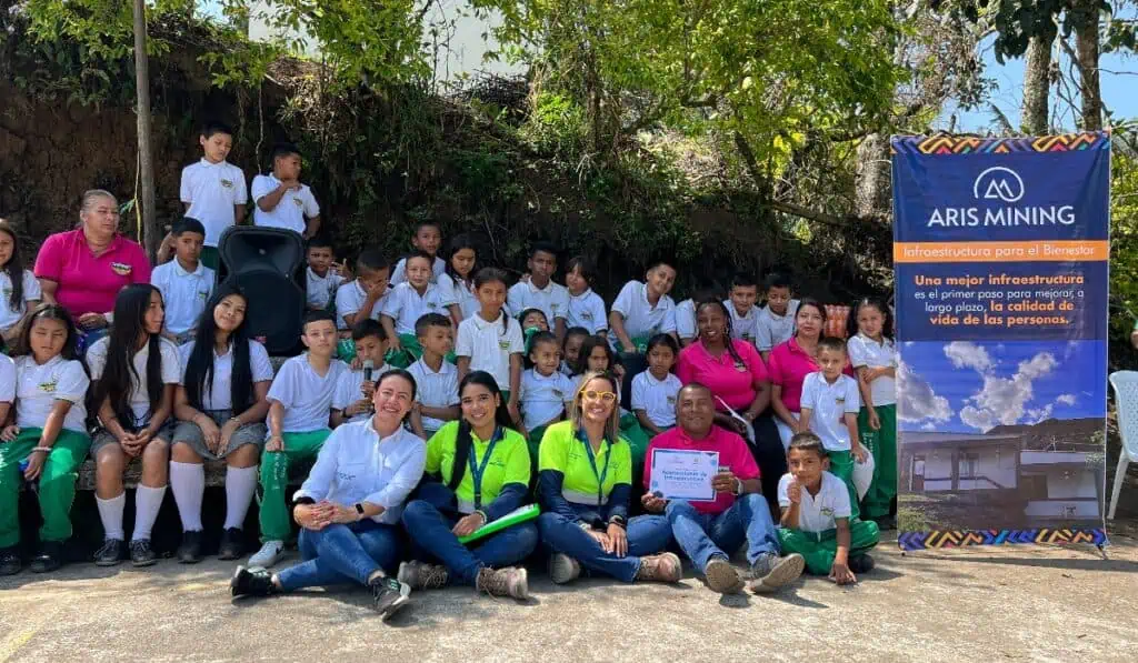 Aris Mining hace importante inversión para contribuir con la educación en Caldas Aris Mining y su contribución en la educación de Caldas