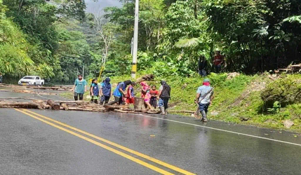 Bloqueos indígenas en corredor Medellín-Urabá vuelven: gobernador de Antioquia exige acciones inmediatas Bloqueos Urabá