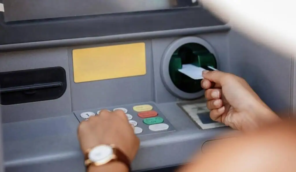 ¿Le robaron después de retirar plata? Así funciona el seguro de cajeros automáticos en Colombia ¿Le robaron después de retirar plata? Así funciona el seguro de cajeros automáticos en Colombia