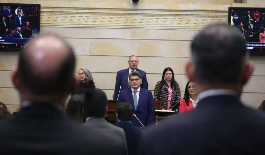 Salario de congresistas en Colombia aumenta a $48 millones mensuales: gobierno Petro firma decreto Congresistas-en-Colombia