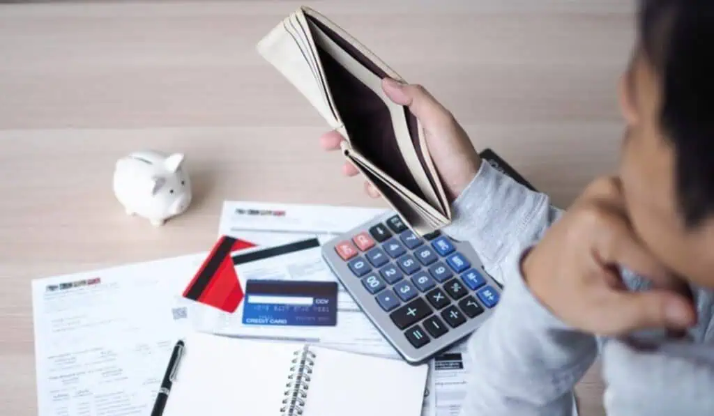 ¿Tiene deudas con los bancos? Conozca esta alternativa para mejorar el costo de intereses y poder pagarla Bravo