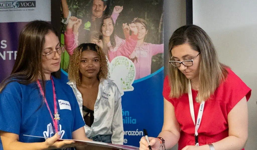 Programa Jóvenes Resilientes anunció dos alianzas para fortalecer el emprendimiento El programa Jóvenes Resilientes (1)