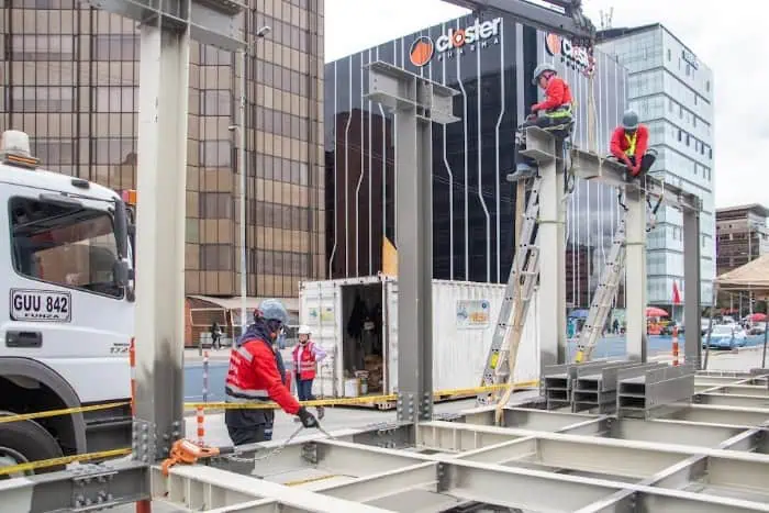 Comienza instalación de estaciones de nueva Troncal de Transmilenio por la Av. 68 Estación de la troncal Av.68.