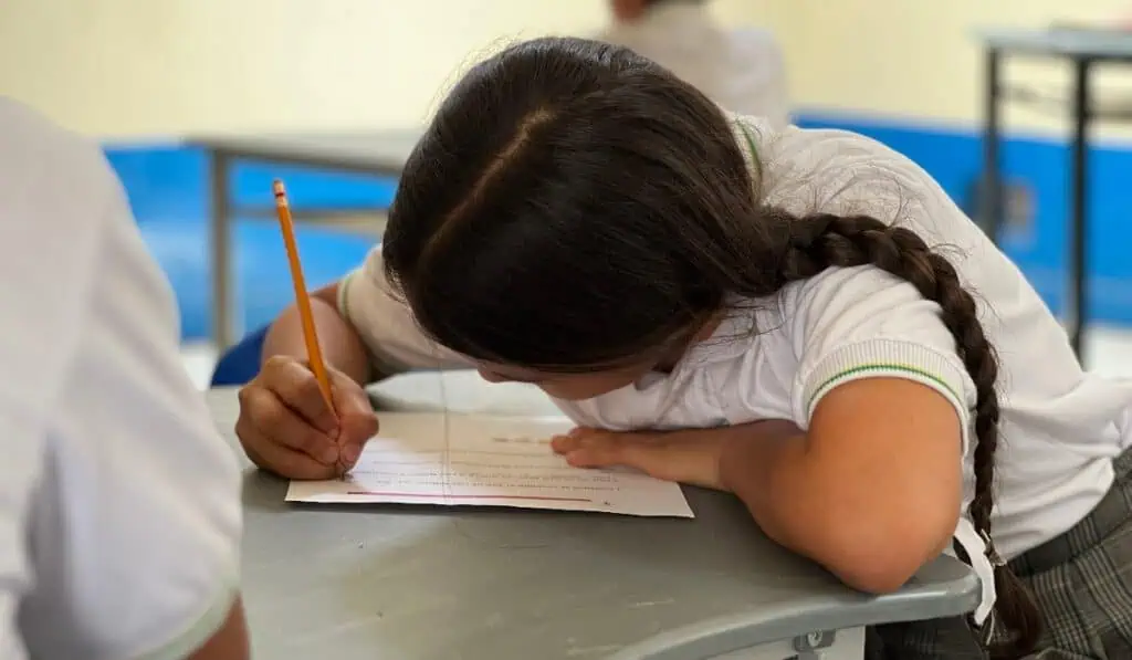 Aris Mining hace importante inversión para contribuir con la educación en Caldas Estudiantes beneficiados por Aris Mining