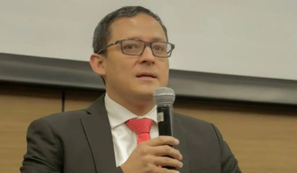 Gobierno Petro salió en defensa de los peajes para financiar megaobras en Colombia Francisco Ospina, presidente de la ANI