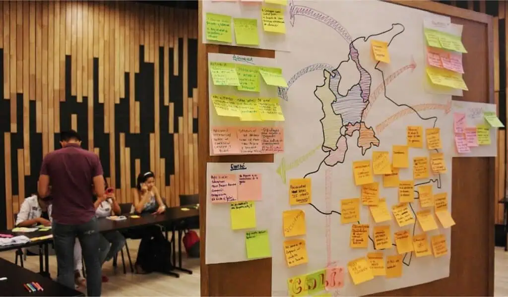 Así pueden las empresas medir el impacto social y ambiental que generan La Teoría de Cambio permite rastrear y comprender esas actividades empresariales que van más allá de los balances financieros. Foto: Indeleble Social