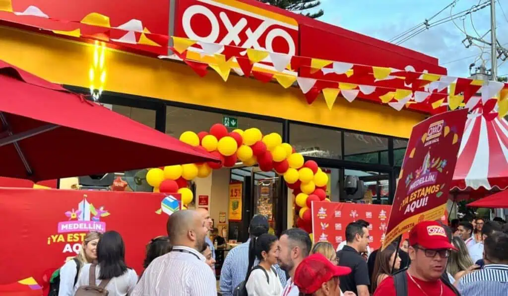 Entrevista | Así es el “agresivo” plan de expansión de Oxxo en Colombia tras llegar a Medellín Inauguración Oxxo Medellín