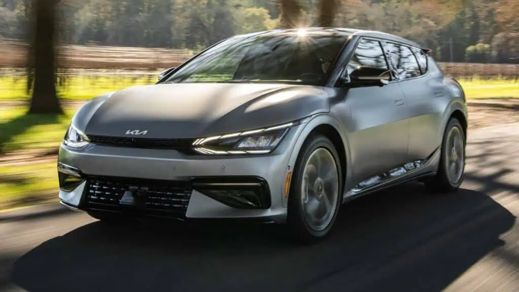 ¿Por qué conductores de carros eléctricos consideran volver a comprar uno de gasolina? se disparó la venta de carros eléctricos en colombia