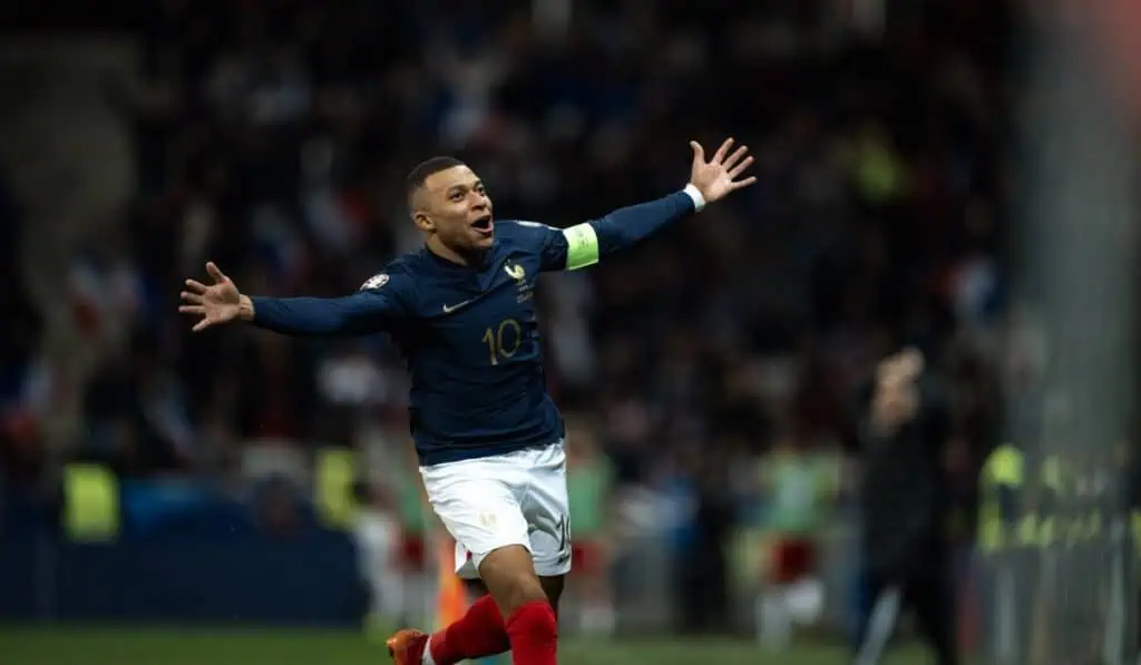 ¿Es Kylian Mbappé, el fichaje más valioso de la historia pese a que llegó al Real Madrid a costo cero? Mbappé