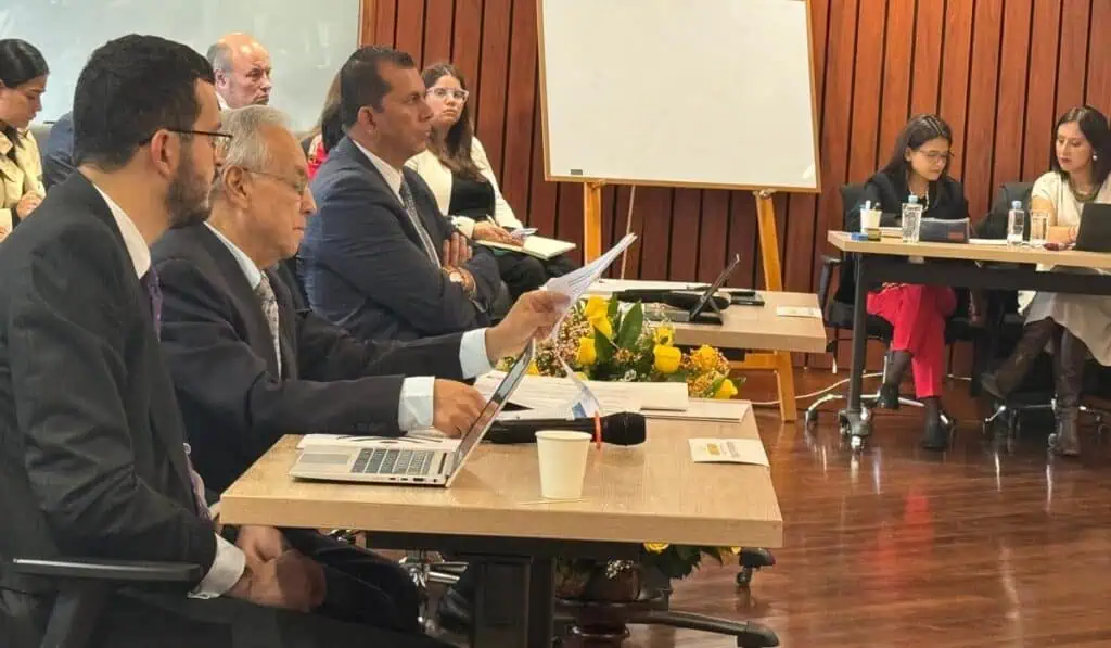 Colombia dejaría de recibir $35 billones al 2035 por permitir deducibilidad de regalías: MinHacienda MinHacienda de Colombia, Corte Constitucional. Foto: Valora Analitik