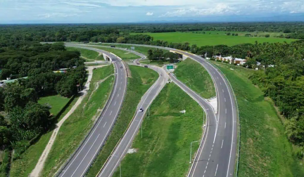 Lista megavía en Colombia de $1,2 billones: así quedó el importante corredor vial Vía 4G Neiva Espinal Girardot