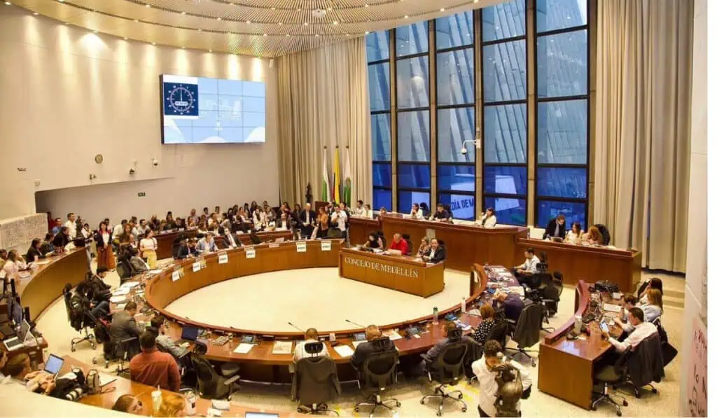 Alcaldía de ‘Fico’ hasta 2027 tendrá histórico plan de inversión: supera los $40 billones Plan de desarrollo Fico