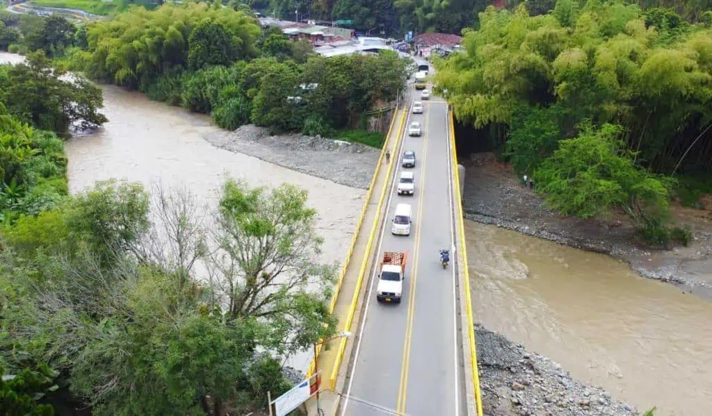 Invías y la gobernación del Valle del Cauca habilitaron totalmente el paso por el puente Barragán puente Barragán
