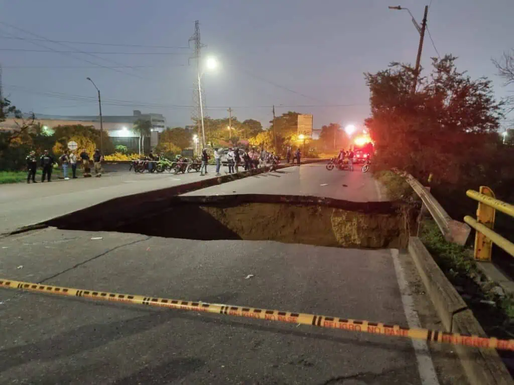 ¿Qué pasó con caída del puente en la vía a Barranquilla?: Gobierno Petro se pronuncia Puente Barranquilla - Soledad