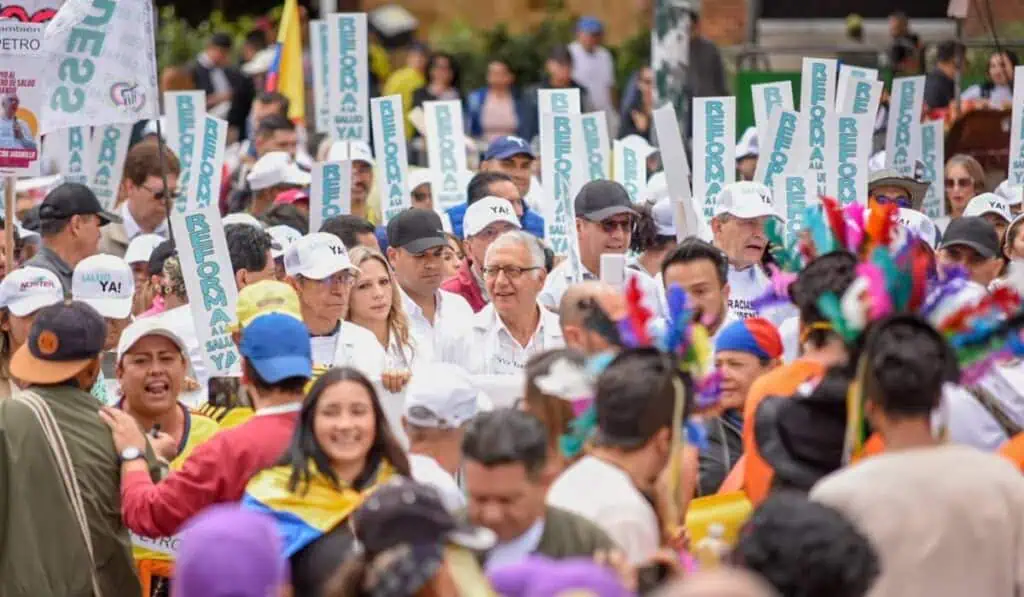 Asociación de pacientes dice que nueva reforma a la salud de Colombia “es idéntica a la que se hundió” reforma a la salud de Colombia